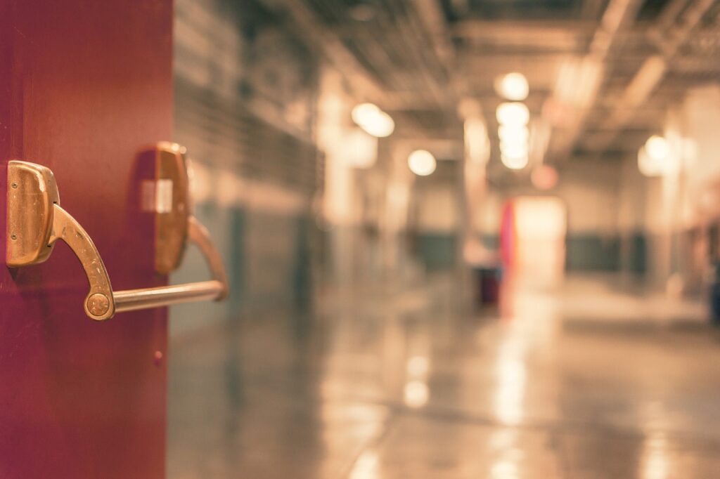 door, entry, hospital-349807.jpg
