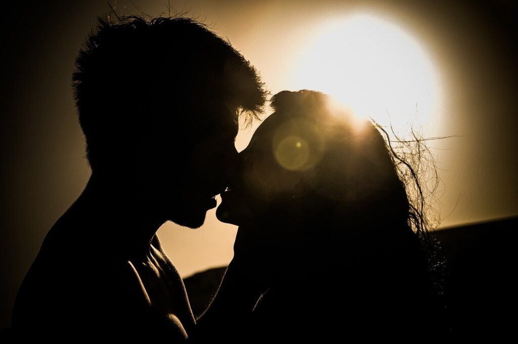 kiss, couple, silhouette-691995.jpg