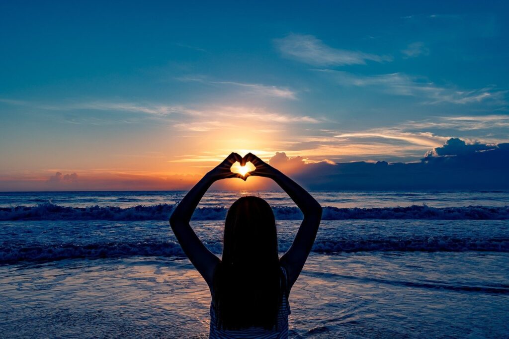 woman, heart, silhouette-5466944.jpg